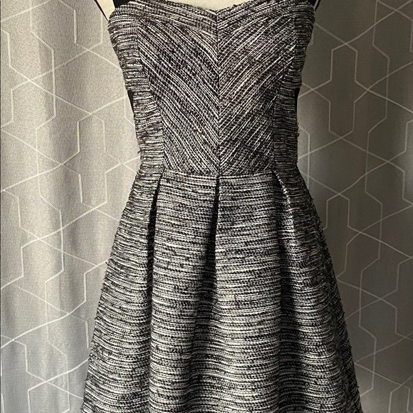 NWOT-FABLE-TWEED SWEETHEART FIT AND FLARE - Picture 3 of 12